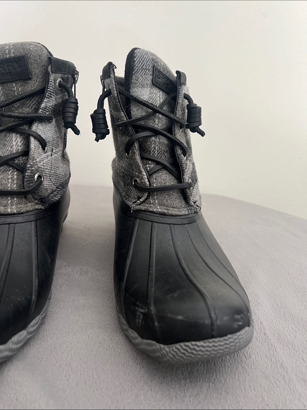 Sperry Women’s Black‎ and Gray Plaid Duck Boots size 7.5 - Picture 5 of 11